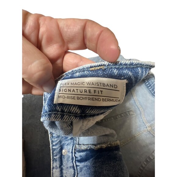 Lane Bryant Mid-Rise Boyfriend Denim Shorts Size 30/32 NWOT Signature Fit Flex M - Picture 4 of 5
